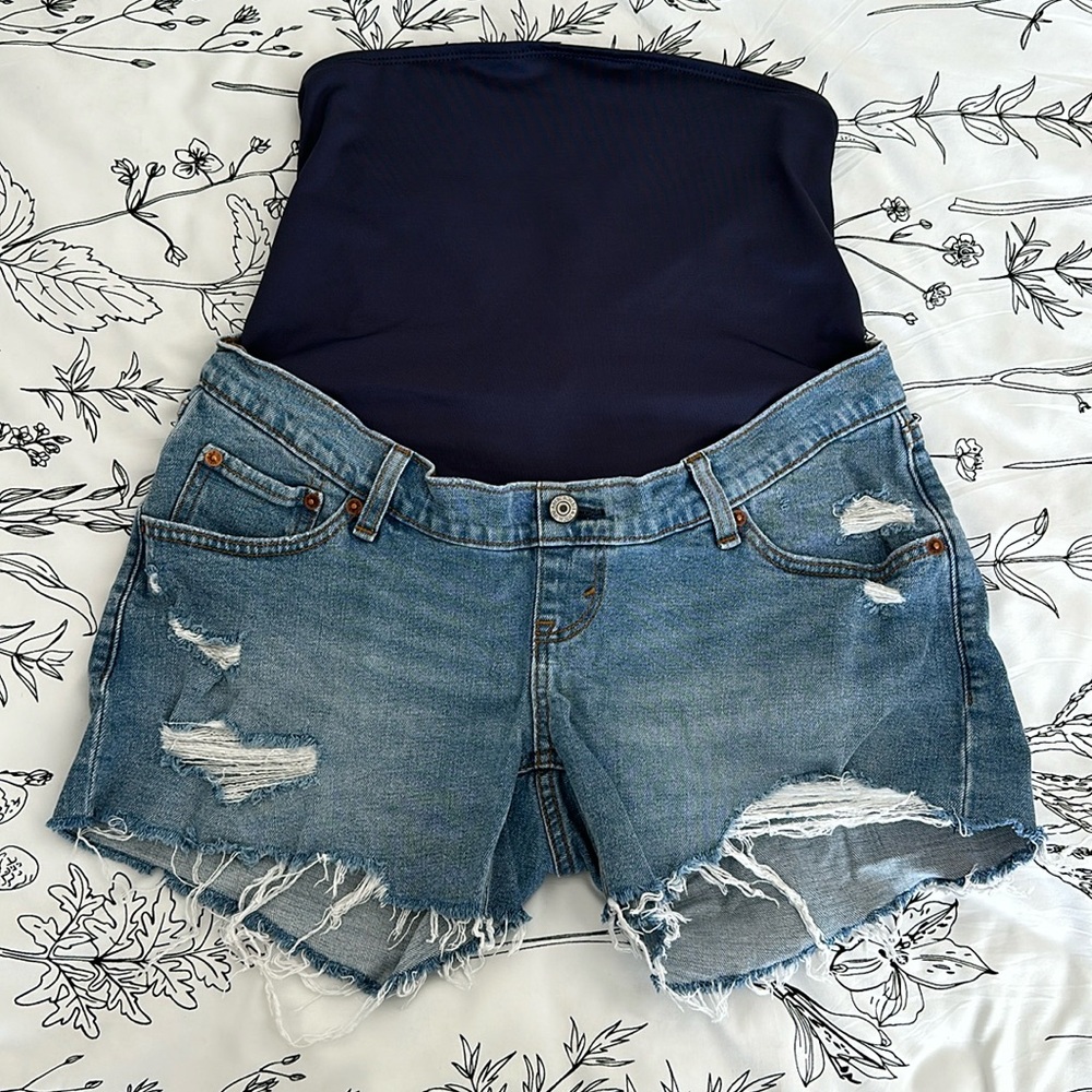 Abercrombie maternity 4in mom short